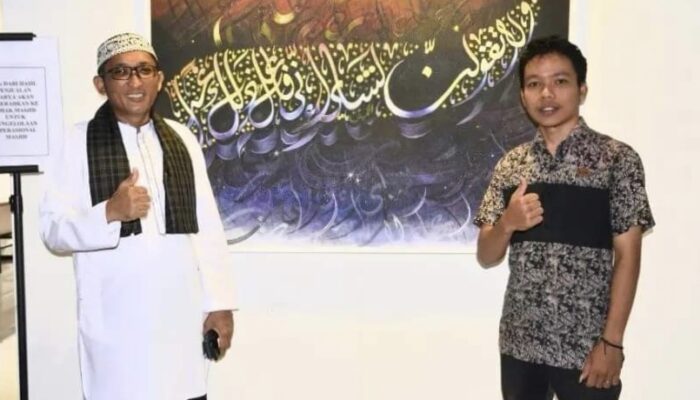 Pameran Kaligrafi di Masjid Mujahidin Padang, Hendri Septa Beli Karya Utama