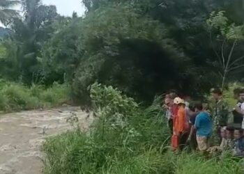 Petugas Gabungan Terus Lakukan Pencarian Korban Hanyut di Batang Tompo Lintau