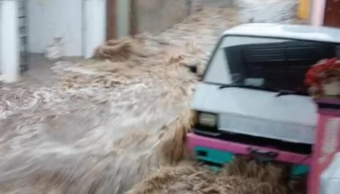 Ribuan Warga Kota Padang Terdampak Banjir
