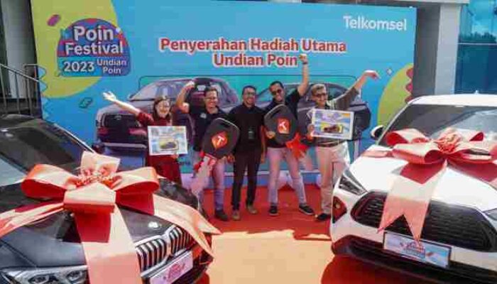 20 Tahun Jadi Pelanggan Setia Telkomsel, IRT Boyong Mobil Mewah BMW