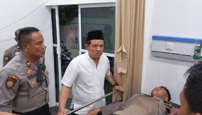 Tawuran Bulan Ramadan di Kota Padang, Polisi Ditabrak Mobil Ambulans