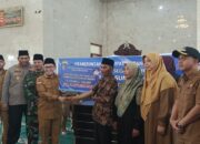 Peduli Suara Hati Petani Terdampak Erupsi Marapi Jelang Lebaran, Bupati Eka Putra Serahkan Bantuan Miliaran Rupiah