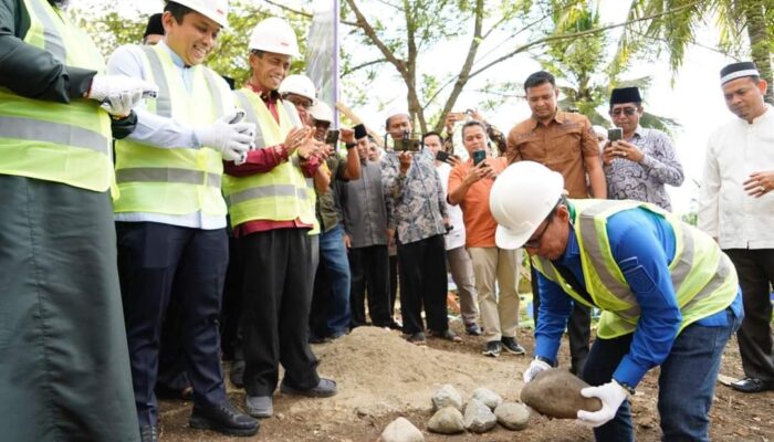 MUI Tanah Datar Bakal Miliki Gedung Sekretariat, Bupati Eka Putra Letakkan Batu Pertama