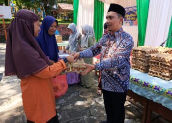 Ramadan Berbagi, SMP Negeri 3 Kota Bukittinggi Serahkan Bantuan Sembako