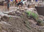Luapan Lahar Dingin Gunung Marapi Terjang Nagari Bukik Batabuah