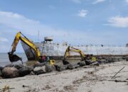 Amankan Posisi Kapal Teluk Bone, Pemko Pariaman Bakal Manfaatkan Pasang Naik Air Laut