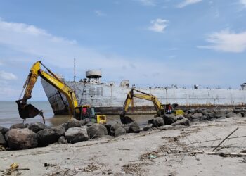 Amankan Posisi Kapal Teluk Bone, Pemko Pariaman Bakal Manfaatkan Pasang Naik Air Laut