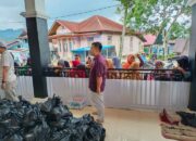 Karni Ilyas Salurkan Seribuan Paket Sembako untuk Kampung Halaman