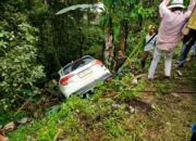 Slip Akibat Material Tanah, Mobil Masuk Jurang di Sungai Landia