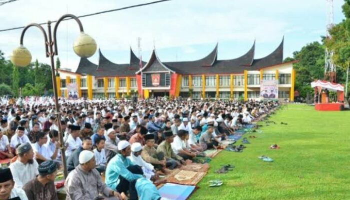 Qori Sumbar Ali Amran Jadi Imam Salat Id di Agam
