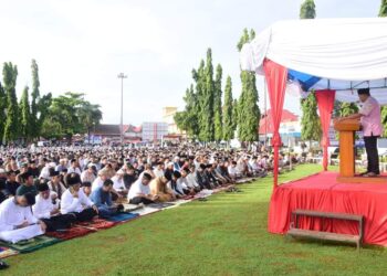 Berpusat di Lapangan Merdeka, Ribuan Masyarakat Pariaman Tunaikan Salat Idul Fitri