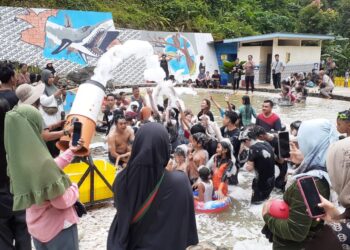 550 Wisatawan Kunjungi Pemandian Mudiak Lugha Sawahlunto, pada Hari Pertama Liburan