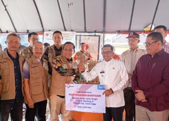 Berkat Kepiawaian Bupati Eka Putra, Pjs Direktur Bank Nagari Antarkan Bantuan Bencana ke Tanah Datar