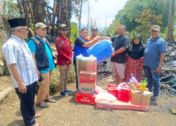 Dinsos Agam Salurkan Bantuan Tanggap Darurat Kebakaran