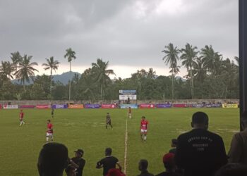Teriakan Dua Periode Menggema di Lapangan Pulai Sungayang, Bupati Eka Putra Serahkan Bantuan Rp100 Juta untuk Jordus Cup