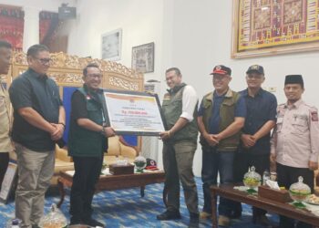 Dikenal Nyinyir Dalam Memperjuangkan Masyarakat, BNPB Datang Langsung Ke Tanah Datar Serahkan Ratusan Juta kepada Bupati Eka Putra