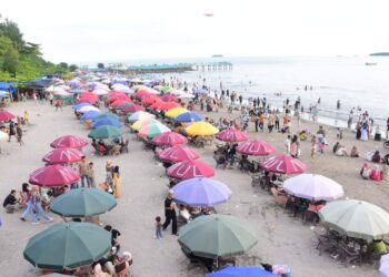 Empat Hari Piaman Barayo, Puluhan Ribu Pengunjung Banjiri Objek Wisata Pariaman