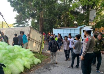 Truk Terguling di Kelok 17, Akses Jalan Buka Tutup