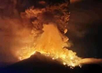 Abu Vulkanik Gunung Ruang Ganggu Penerbangan