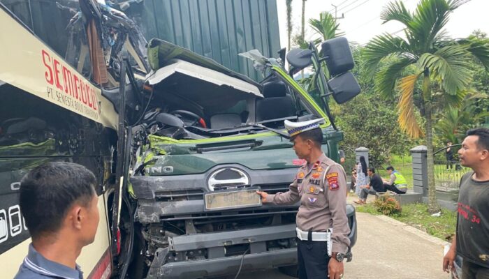 Kecelakaan Truk Kontainer dengan Bus Sembodo, Ini Kronologis dan Identitas Korban!