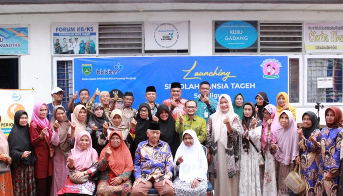 BKKBN Sumbar Luncurkan Sekolah Lansia Tageh dan Praktek Baik Penurunan Stunting di Padang Panjang