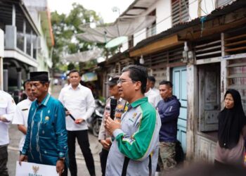 Peduli Korban Kebakaran, Bupati Eka Putra Gandeng BAZNas Tanah Datar Serahkan Bantuan