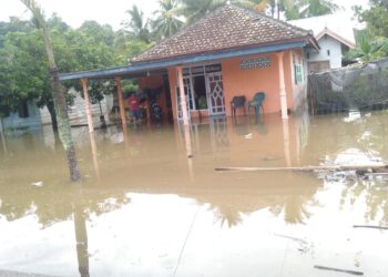 Banjir Bandang Pohuwato Surut, Tim Gabungan dan Warga Bersihkan Lingkungan