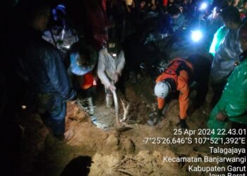 Tiga Orang Ditemukan Meninggal Akibat Tertimbun Longsor di Kabupaten Garut