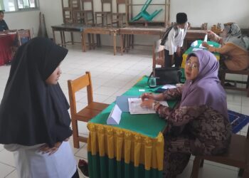 Ratusan Siswa Ikuti Tahap Verifikasi Data Jalur Prestasi PPDB MTsN 1 Kota Pariaman