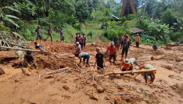 Sembilan Orang Tertimbun Material Longsor di Toraja Utara, Tiga di Antaranya Meninggal
