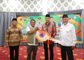 BNPB Serahkan Dukungan DSP Senilai Rp250 Juta kepada Pemkab Sijunjung