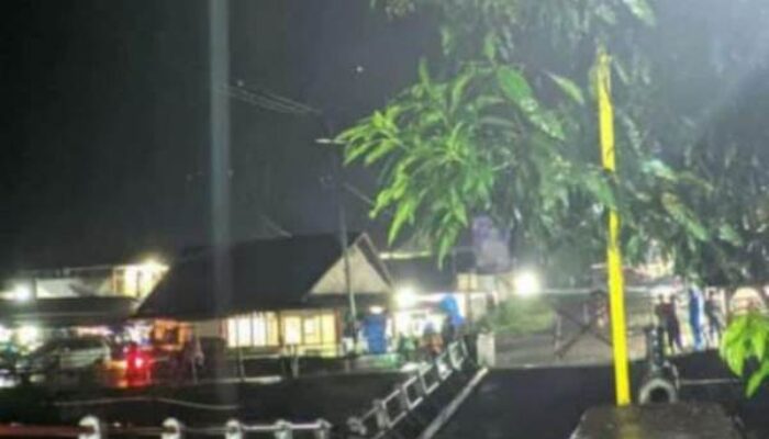 Jembatan Batang Sani Ambruk Dihantam Air Sungai