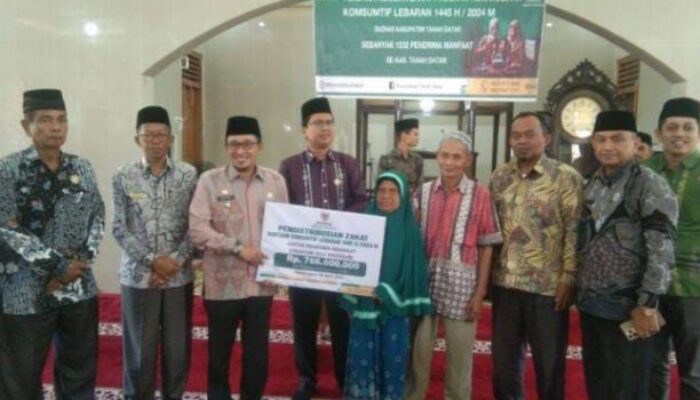 1.532 Orang Terima Zakat Konsumtif Lebaran di Tanah Datar
