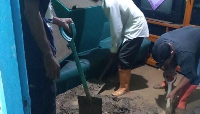 Diterjang Banjir, Tiga Unit Rumah Rusak di Kelurahan Durian I