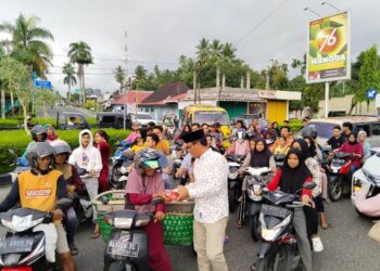 Defi Endri Bagi Takjil