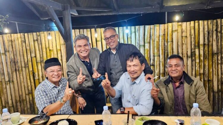 Almaisyar saat menghadiri undangan membangun rencana koalisi dua partai Islam PPP dan PKB Payakumbuh, Minggu (14/4) malam. IST