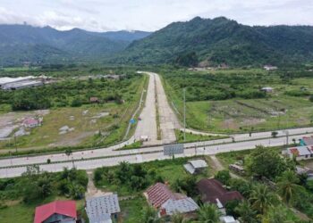 Kejaksaan Tinggi Sumatera Barat atau Kejati Sumbar resmi menetapkan 11 tersangka baru dalam kasus dugaan korupsi ganti rugi lahan pembangunan jalan tol Padang Pekanbaru Seksi I