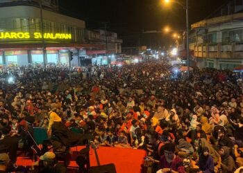 Warga Padang Panjang Nobar