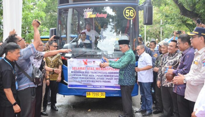 10 Bus Trans Padang Koridor Tiga Resmi Beroperasi