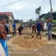 Warga Jorong Seberang Mimpi Komplek Perumahan Bumi Lawai Permai, Nagari Gunung Medan menggelar aksi sosial gotong royong atau goro membersihkan lingkungan