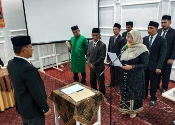 Bawaslu Kota Solok lantik enam orang Panwascam sebagai salah satu tahapan Pilkada 2024
