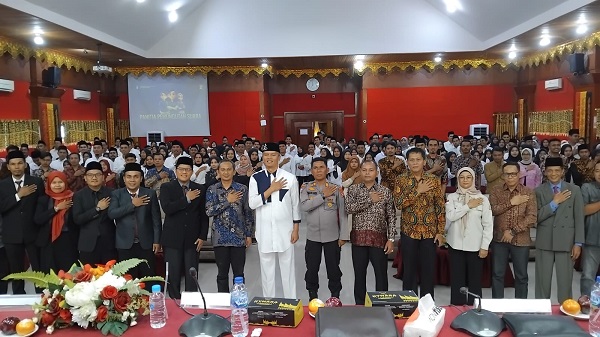 KPU Kota Pariaman melantik anggota PPS untuk Pilkada Sumbar 2024. IST