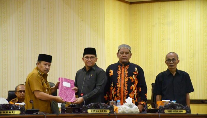 DPRD Agam Sampaikan 51 Rekomendasi LKPJ Bupati 2023