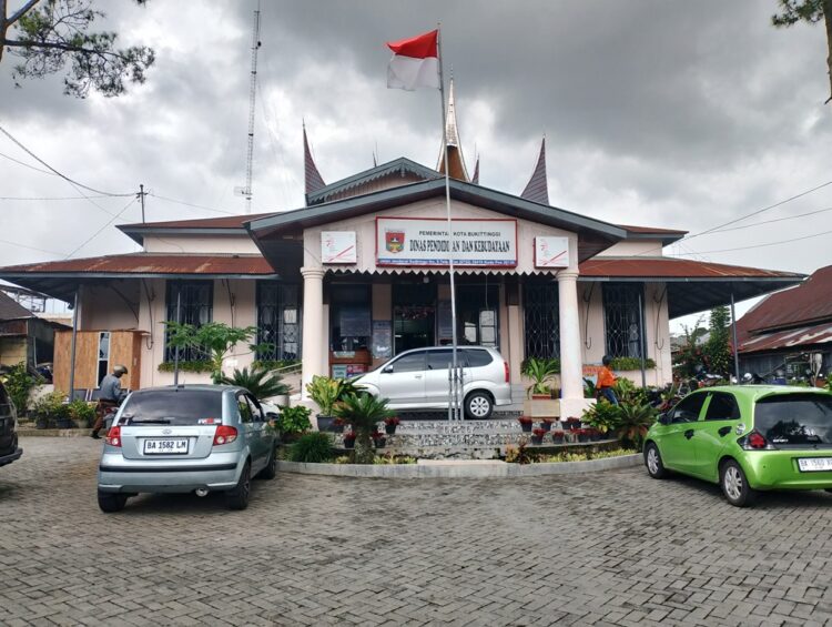 Kota Bukittinggi menjadwalkan pelaksanaan Ujian Sekolah Berbasis Digital (USBD) tahun ajaran 2023-2024 untuk jenjang SD di Kota Bukittinggi akan dimulai Senin pekan depan. Gatot