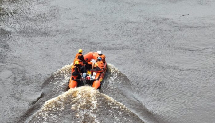 Dua Warga Pessel Hanyut di Batang Lunang