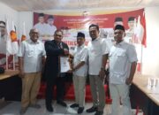 Pilkada Padang, Hidayat Dikawal Emak-Emak Serahkan Pendaftaran ke Gerindra