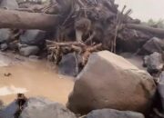 Menyumbat Aliran Air, BNPB Bakal Ledakkan Batuan Besar Material Gunung Marapi pada Minggu Depan