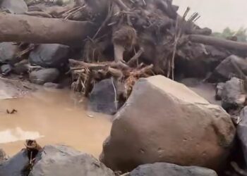 Menyumbat Aliran Air, BNPB Bakal Ledakkan Batuan Besar Material Gunung Marapi pada Minggu Depan