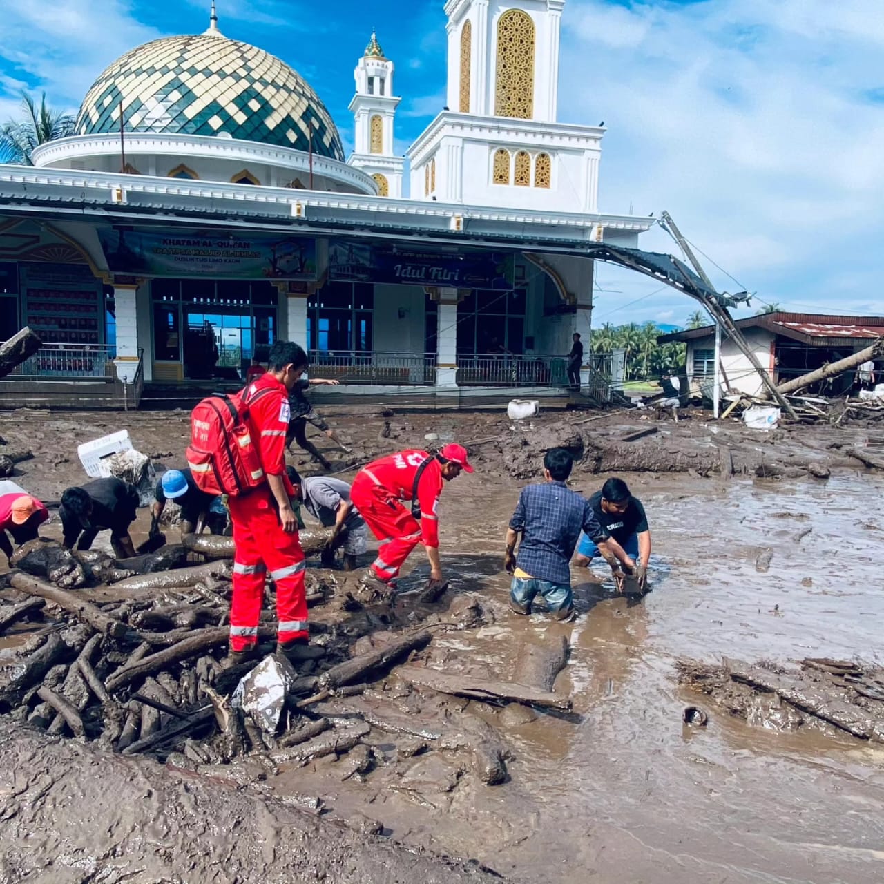 PMI Mulai Kirimkan Bantuan Untuk Korban Banjir Bandang Sumbar