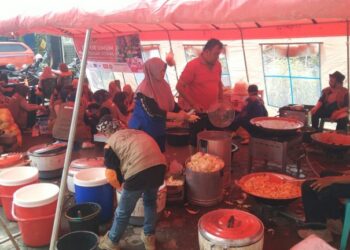 Dapur Umum Dinsos Agam Suplai 3.000 Nasi Bungkus Bagi Korban Banjir